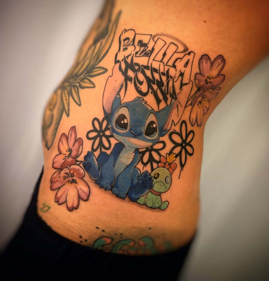 Tatuaggio a colori in stile new school su costato realizzato da Paride